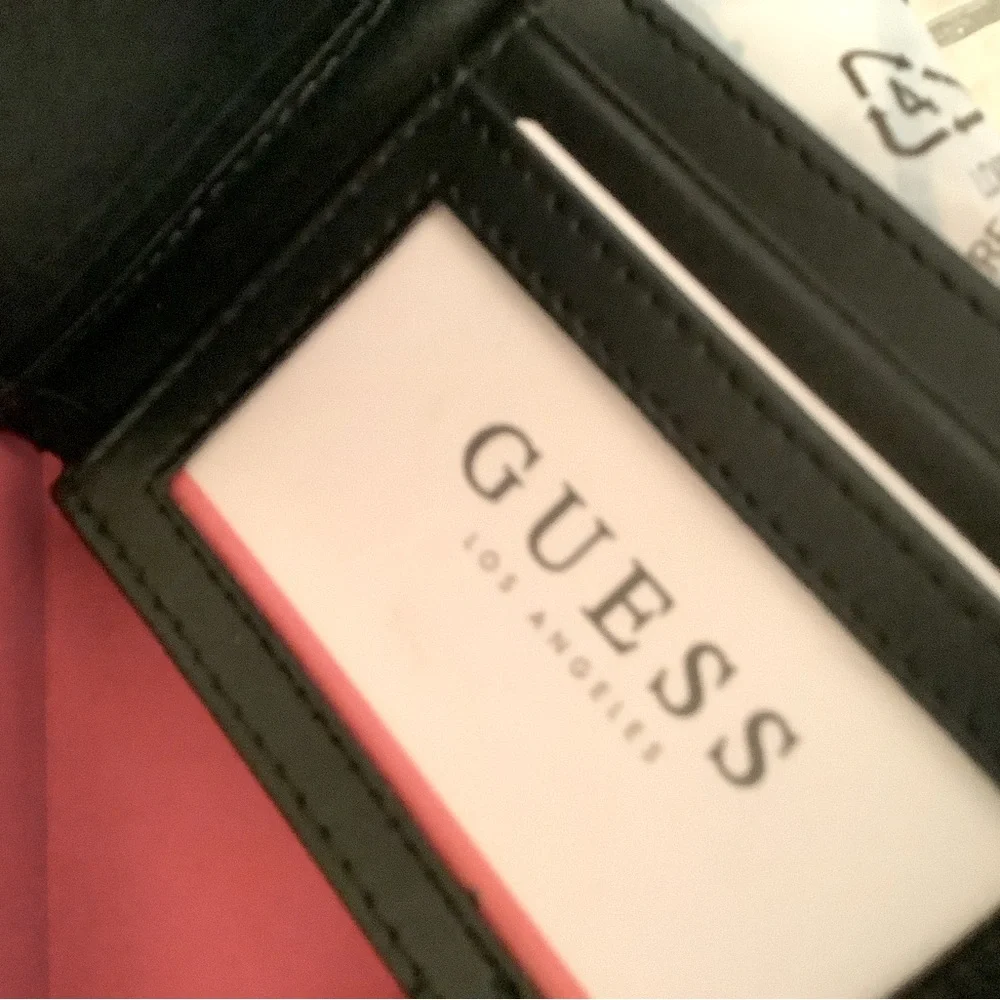 Amazing leather trifold wallet .new in box